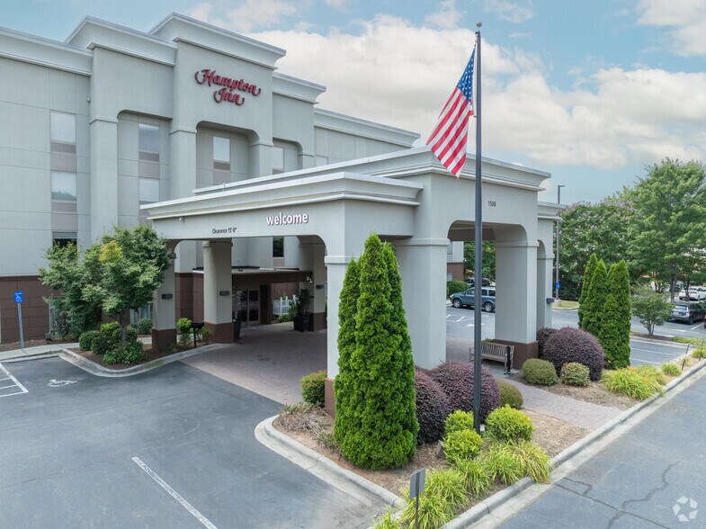 More Photos Of 1508 Cinema Dr, Statesville Hotel For Sale