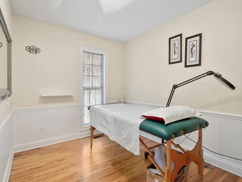 More Photos Of 20 Sardis Rd, Asheville Office For Lease