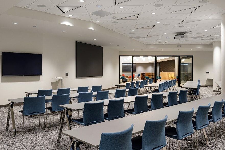 More Photos Of 1305 Corporate Center Dr, Eagan Office For Lease