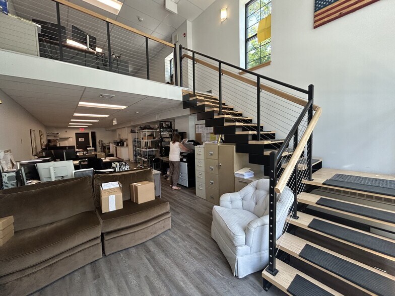 More Photos Of 581 N State Rd, Briarcliff Manor Village Storefront For Sale