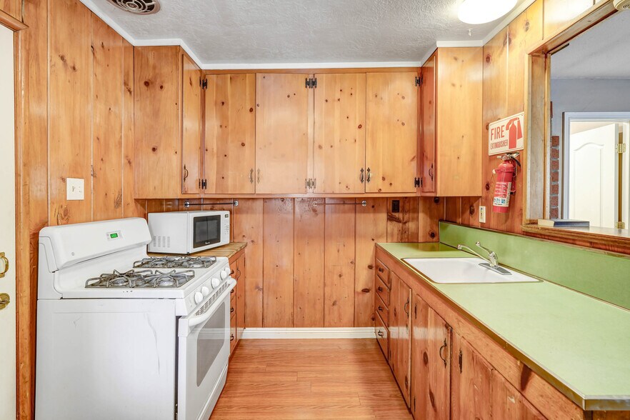 More Photos Of 1054-1098 State Highway 2, Wrightwood Hospitality For Sale