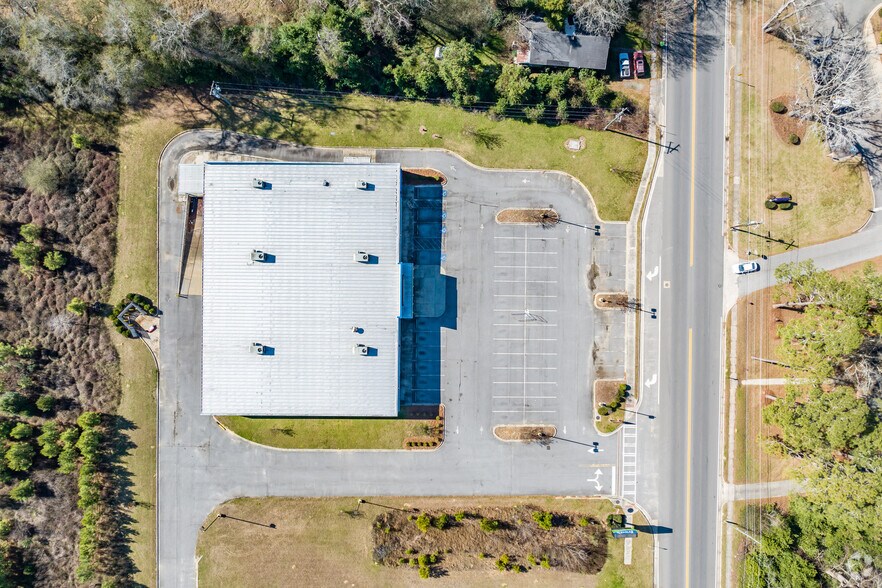 More Photos Of 201 Walnut St, Montezuma Freestanding For Lease
