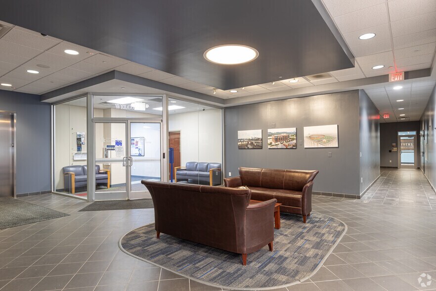 More Photos Of 119 Fairfield Ave, Bellevue Office For Lease