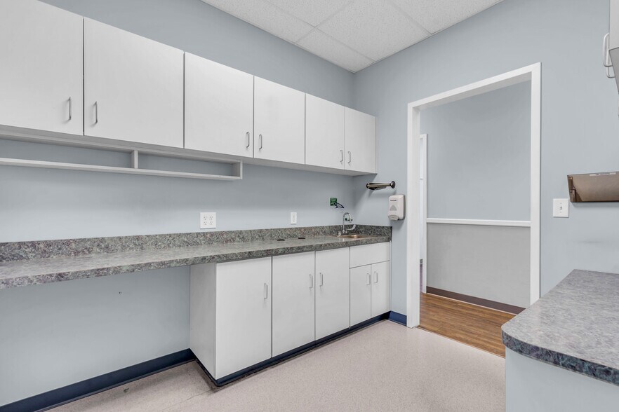 More Photos Of 508 Lakehurst Rd, Toms River Medical For Sale