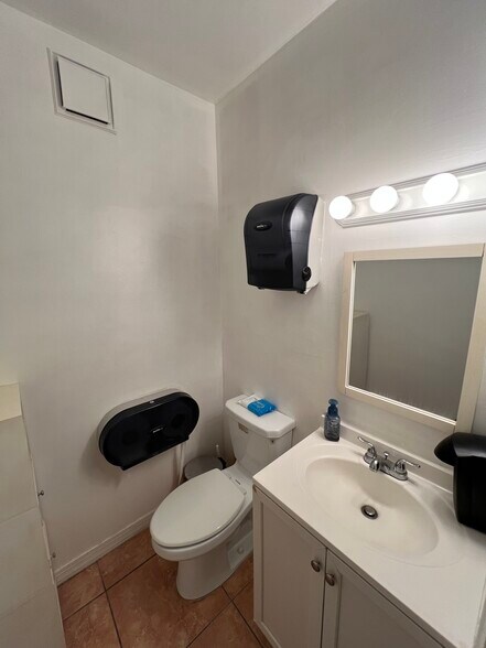 More Photos Of 3305-3345 NW 74th Ave, Miami Warehouse For Lease