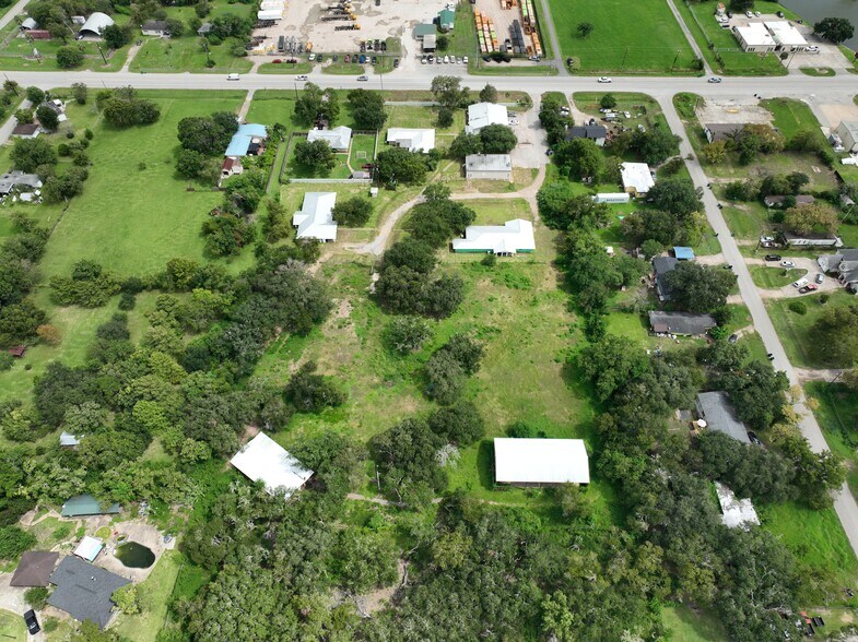 More Photos Of 3315 Fm 523 Rd, Oyster Creek Shelter For Sale