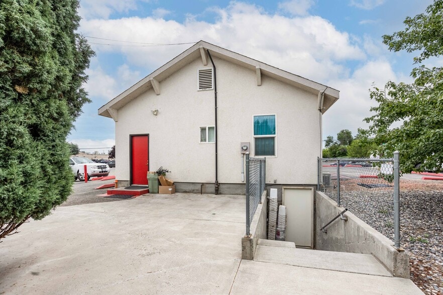 More Photos Of 5428 W Clearwater Ave, Kennewick Storefront Retail Office For Lease
