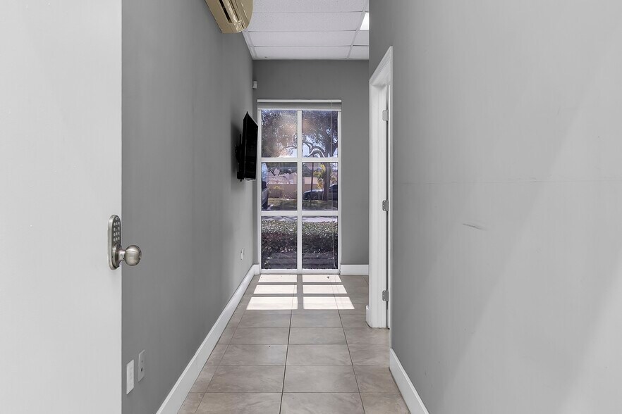 More Photos Of 10404 W State Road 84, Davie Warehouse For Lease