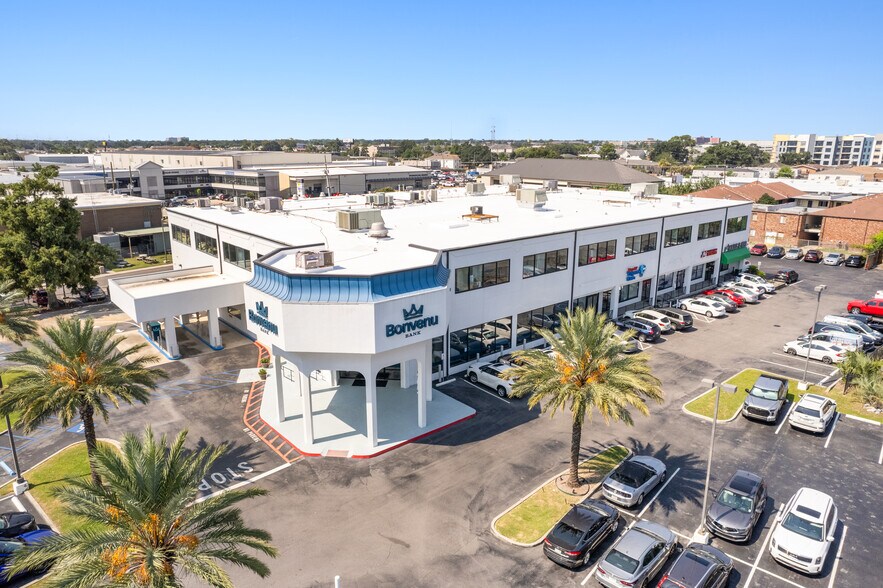 Primary Photo Of 3908 Veterans Memorial Blvd, Metairie General Retail For Sale