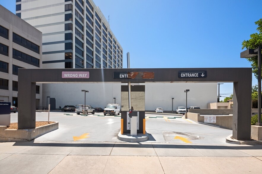 More Photos Of 16601 Ventura Blvd, Encino Office For Sale