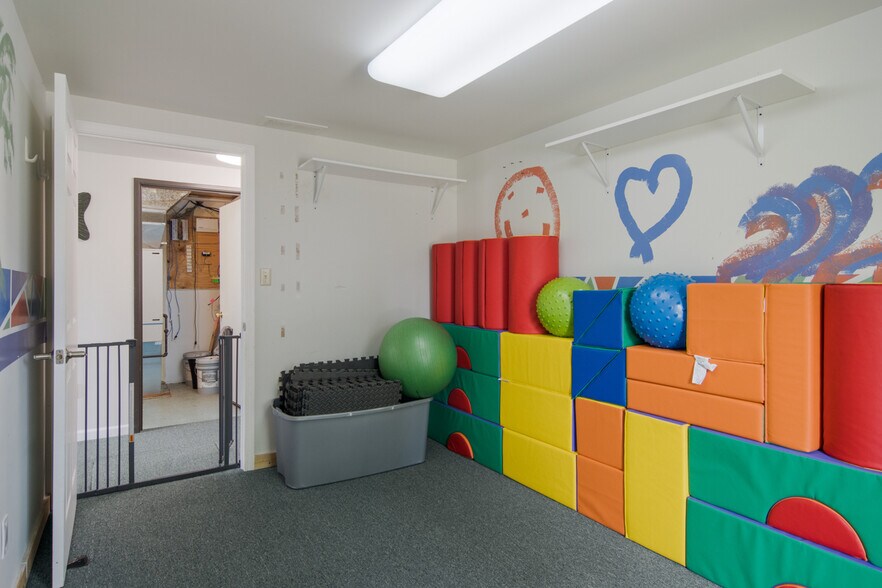 More Photos Of 1070 W Houghton Lake Dr, Prudenville Medical For Sale