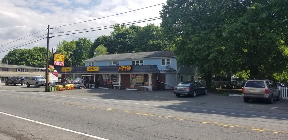 More Photos Of 196 Main St, Andover Storefront Retail Residential For Lease