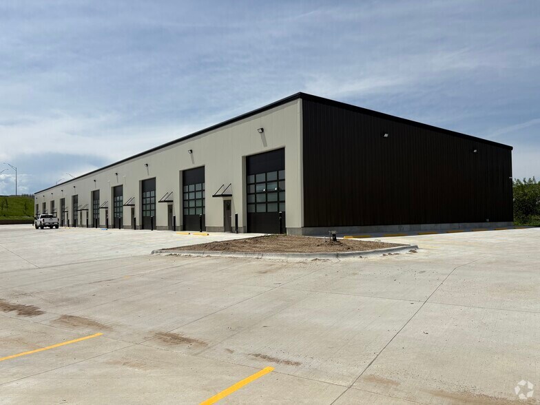 More Photos Of 18320 Giles Rd, Omaha Industrial For Lease