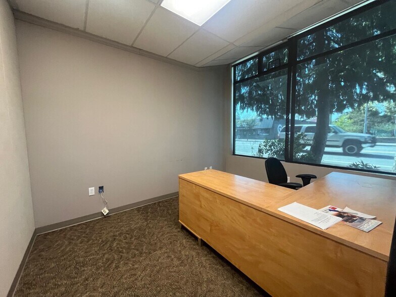 More Photos Of 9094 Young Rd, Chilliwack Office For Sale