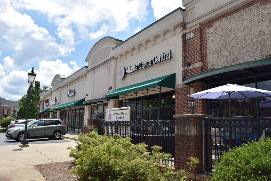 More Photos Of 920 Woodstock Rd, Roswell Unknown For Lease