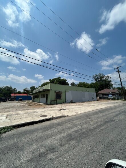 More Photos Of 1029 N New Braunfels Ave, San Antonio Freestanding For Sale