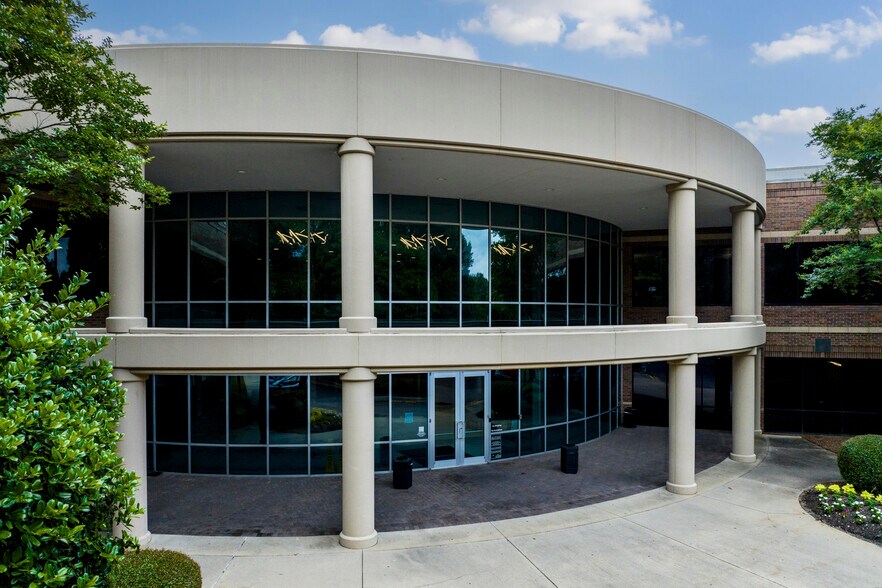 More Photos Of 1100 Crescent Green Dr, Cary Unknown For Lease