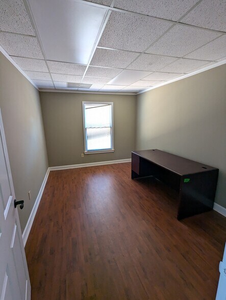 More Photos Of 2440 Sandy Plains Rd, Marietta Office For Sale