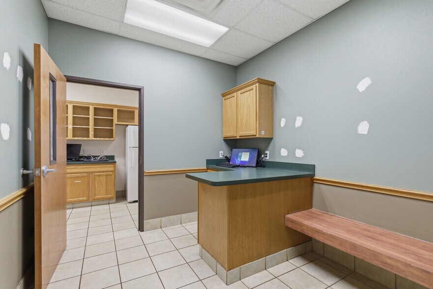 More Photos Of 1695 S State Highway 121, Lewisville Veterinarian Kennel For Sale