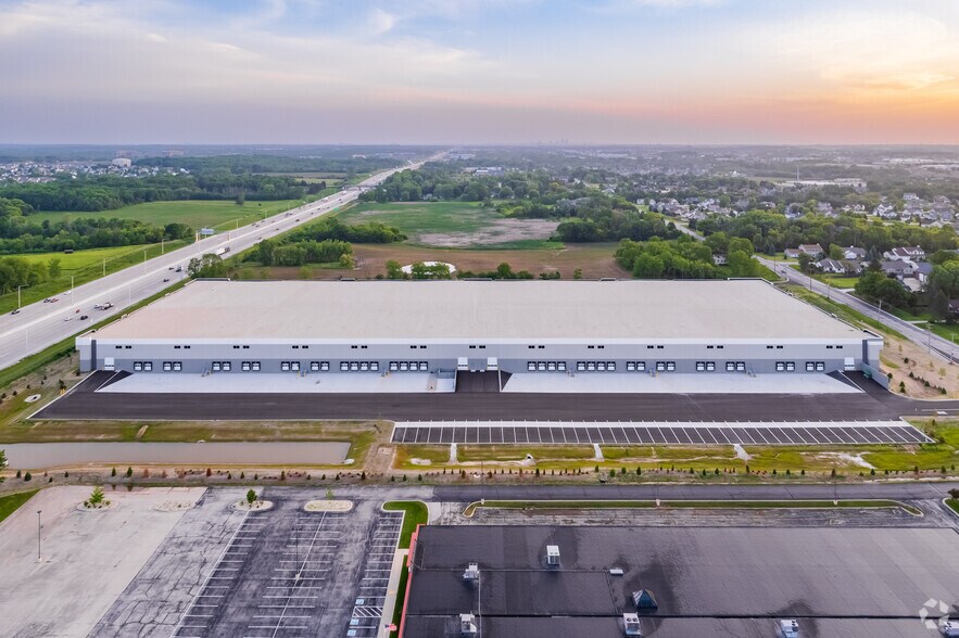 More Photos Of 9141 S 13th St, Oak Creek Warehouse For Lease