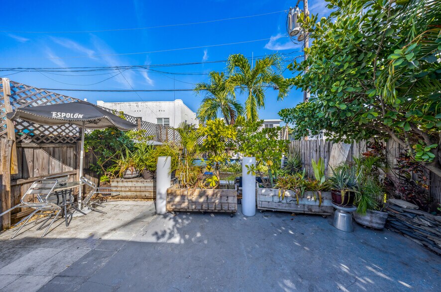 More Photos Of 2007 SW 8th St, Miami Freestanding For Sale