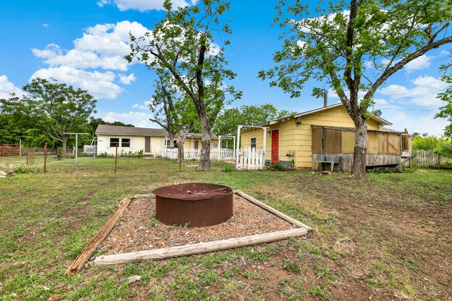 More Photos Of 1959 Gruene Rd, New Braunfels Office For Sale