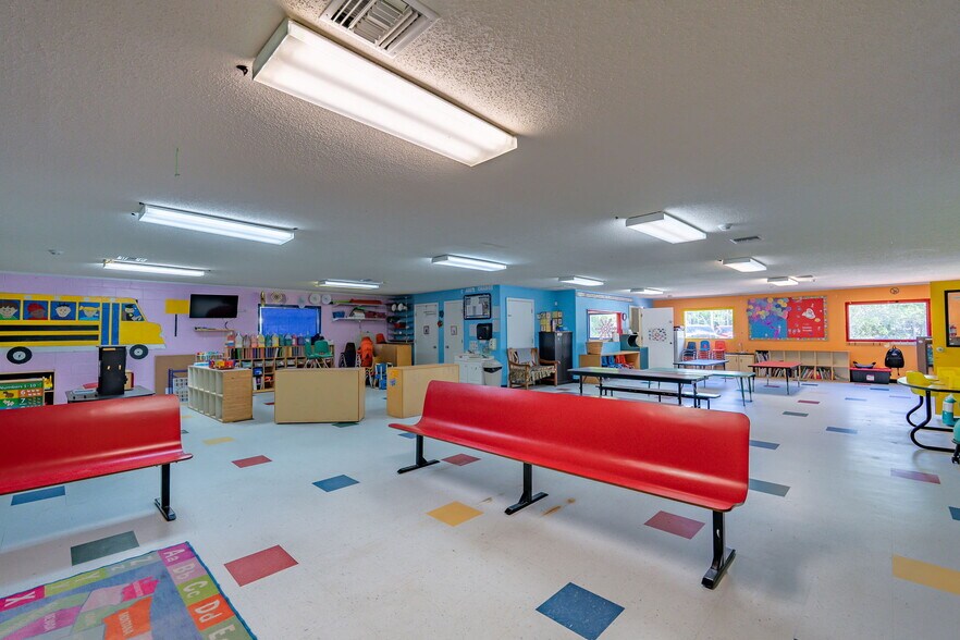 More Photos Of 522 NW Turner Rd, Lake City Daycare Center For Sale