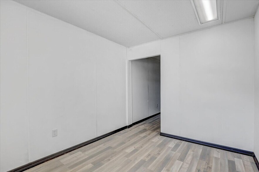 More Photos Of 11309 E US Highway 92, Seffner Warehouse For Sale