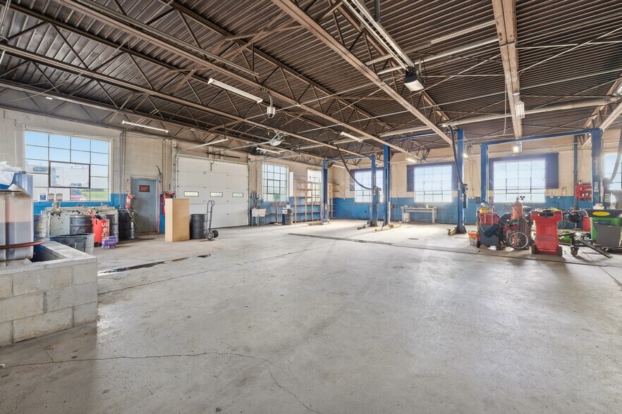 More Photos Of 702 Charles St, Galion Auto Dealership For Sale