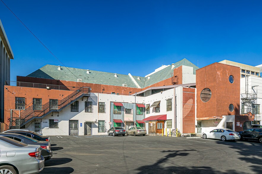 More Photos Of 3100 Wilshire Blvd, Los Angeles Storefront For Sale