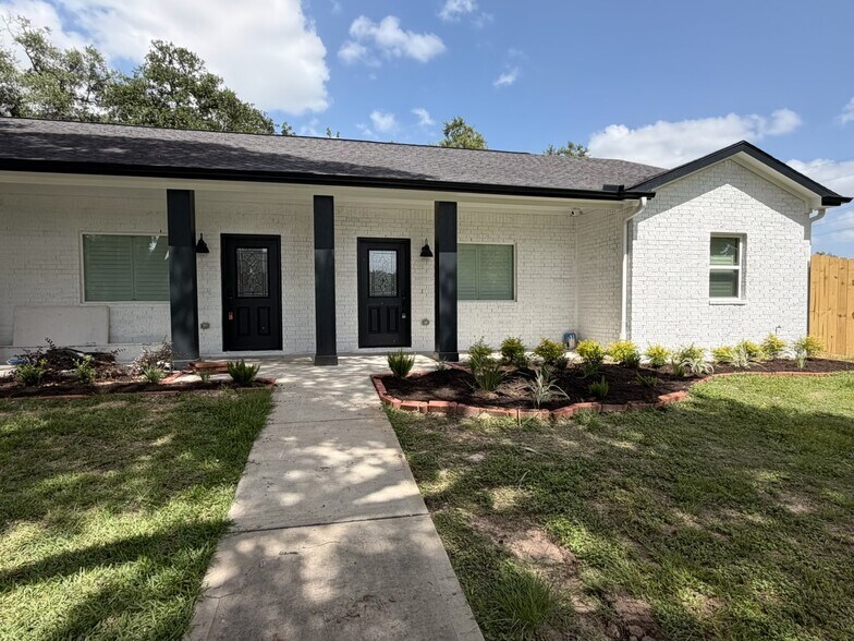 More Photos Of 16610 Mueschke Rd, Cypress Office Residential For Lease