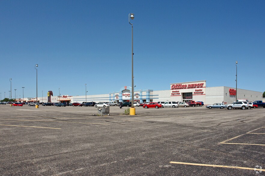 More Photos Of 613 S Dugan Rd, Wichita Freestanding For Lease