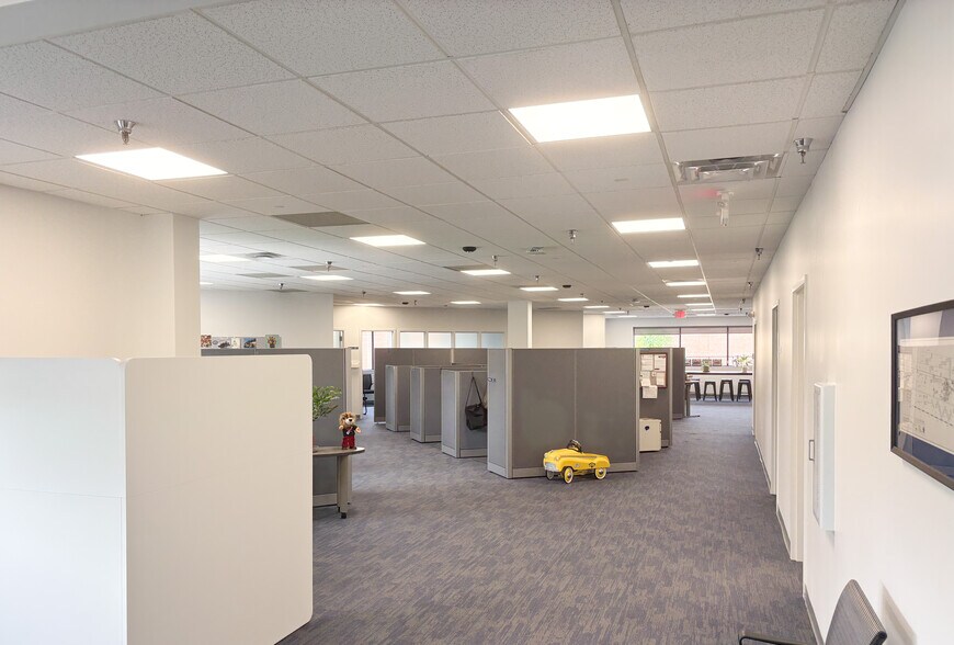 More Photos Of 400 N High St, Muncie Office For Sale