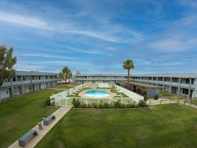 More Photos Of 1820 S 7th St, Phoenix Hotel For Sale