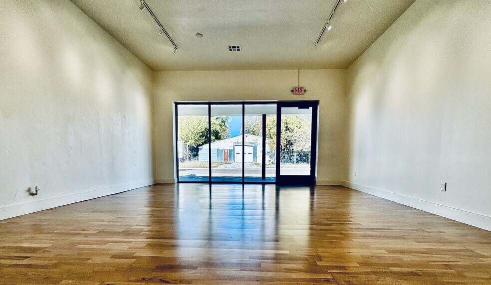 More Photos Of 120 E Tonhawa St, Norman Storefront Retail Office For Lease