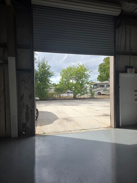 More Photos Of 4629 Panorama Ave, Holiday Warehouse For Lease