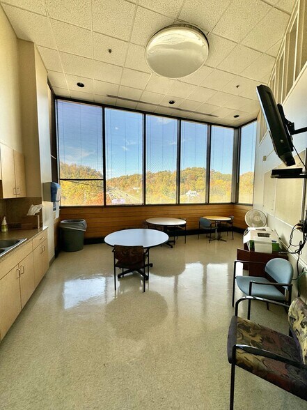 More Photos Of 3417 N Roan St, Johnson City Office Residential For Sale