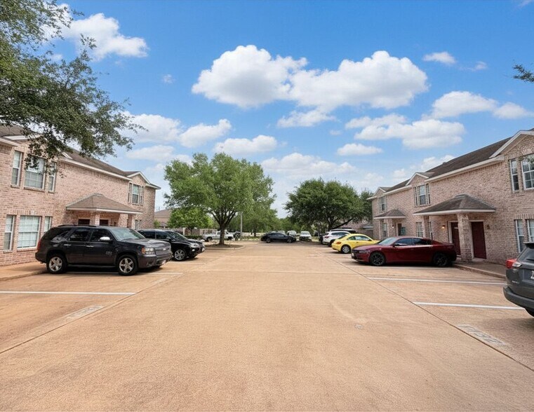 More Photos Of 1128-1136 Gridiron Drive, College Station Apartments For Sale
