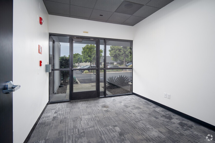 More Photos Of 2292 Faraday Ave, Carlsbad Research And Development For Sale