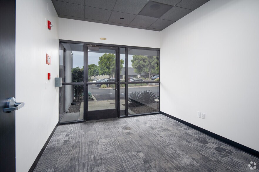 More Photos Of 2292 Faraday Ave, Carlsbad Research And Development For Sale