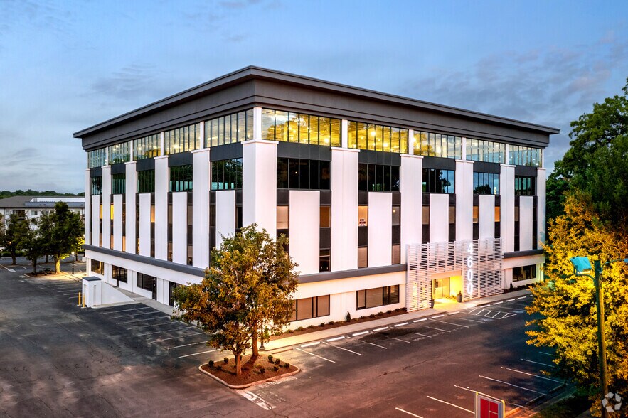 More Photos Of 4600 Park Rd, Charlotte Office For Lease