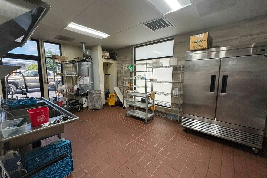 More Photos Of 10655 Coloma Rd, Rancho Cordova Freestanding For Sale