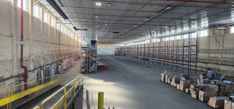 More Photos Of 730 N Main St, Waterbury Warehouse For Lease