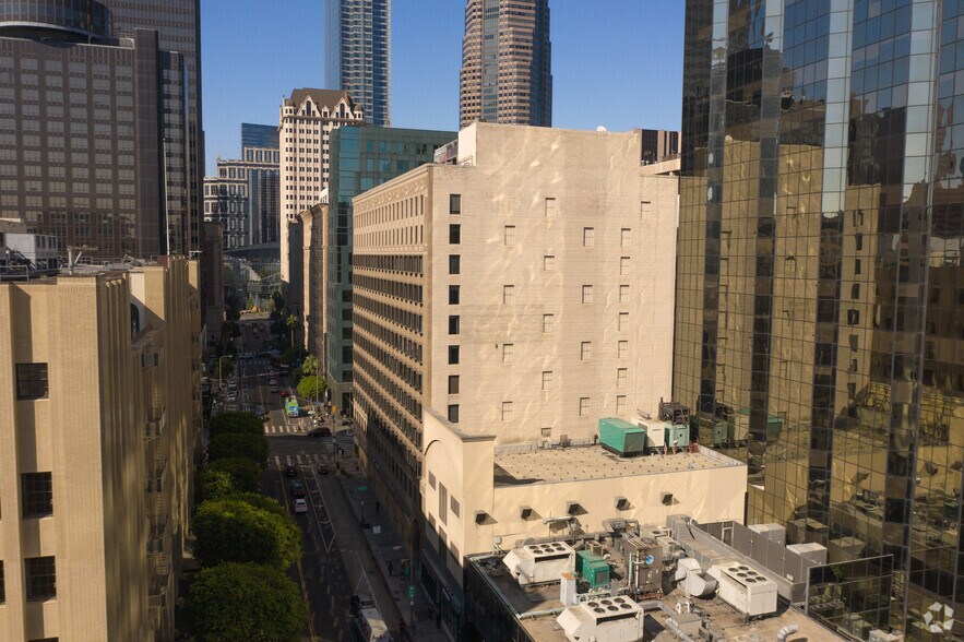 More Photos Of 617 W 7th St, Los Angeles Office For Lease