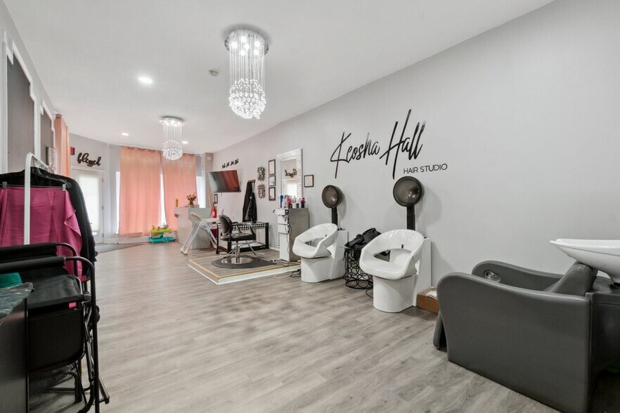 More Photos Of 2654 Maryland Ave, Baltimore Storefront Retail Residential For Lease