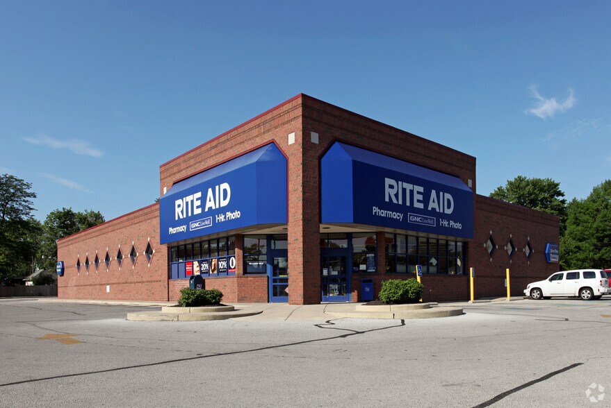 Primary Photo Of 113 N Countyline St, Fostoria Drugstore For Lease