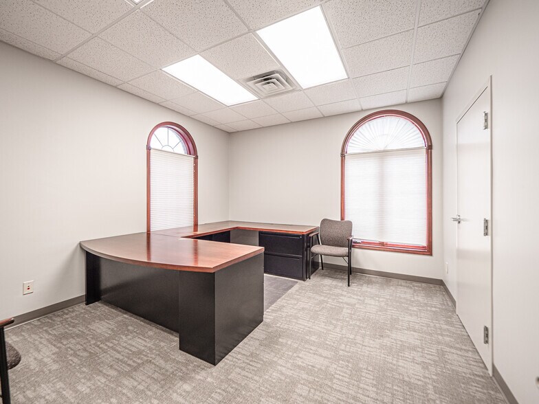 More Photos Of 1420 Kimber Ln, Evansville Office For Sale
