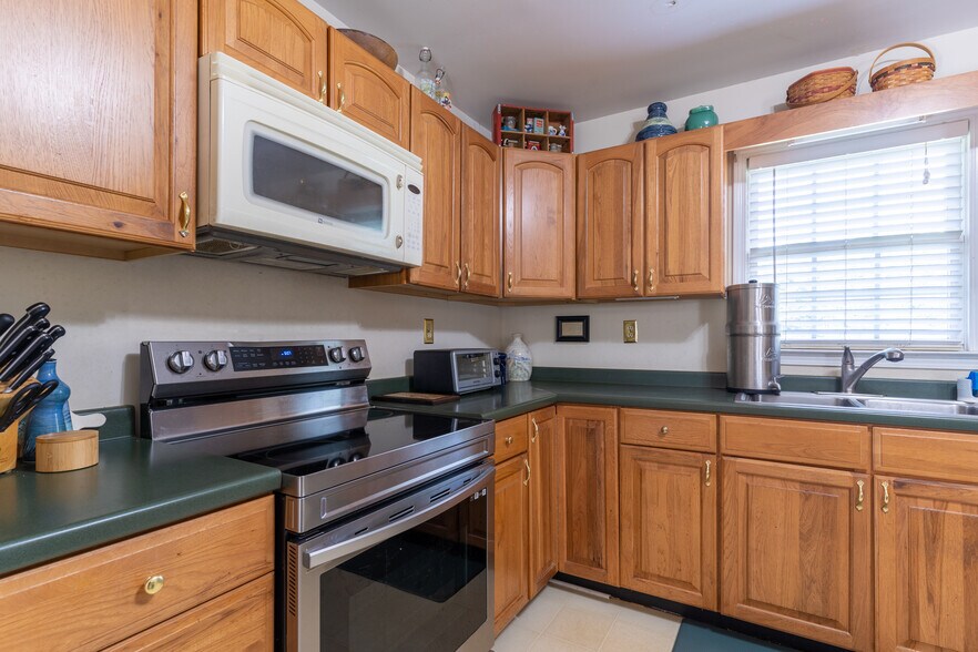 More Photos Of 1537 Jackson St, Locust Grove Office Residential For Sale