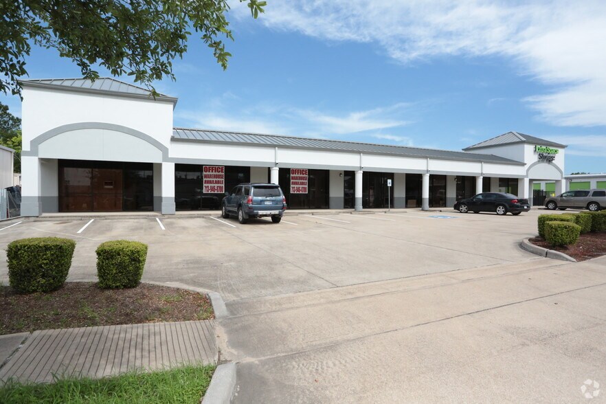 More Photos Of 10617 Fuqua St, Houston Self Storage For Lease