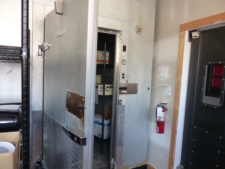 More Photos Of 19-25 W Johnson St, Staunton Storefront Retail Office For Sale